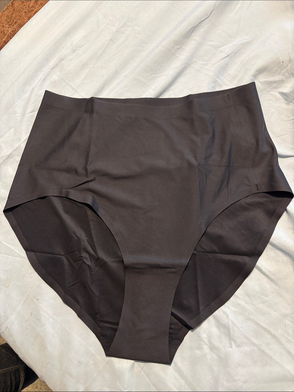 Mid-Waist Seamless Briefs — Black